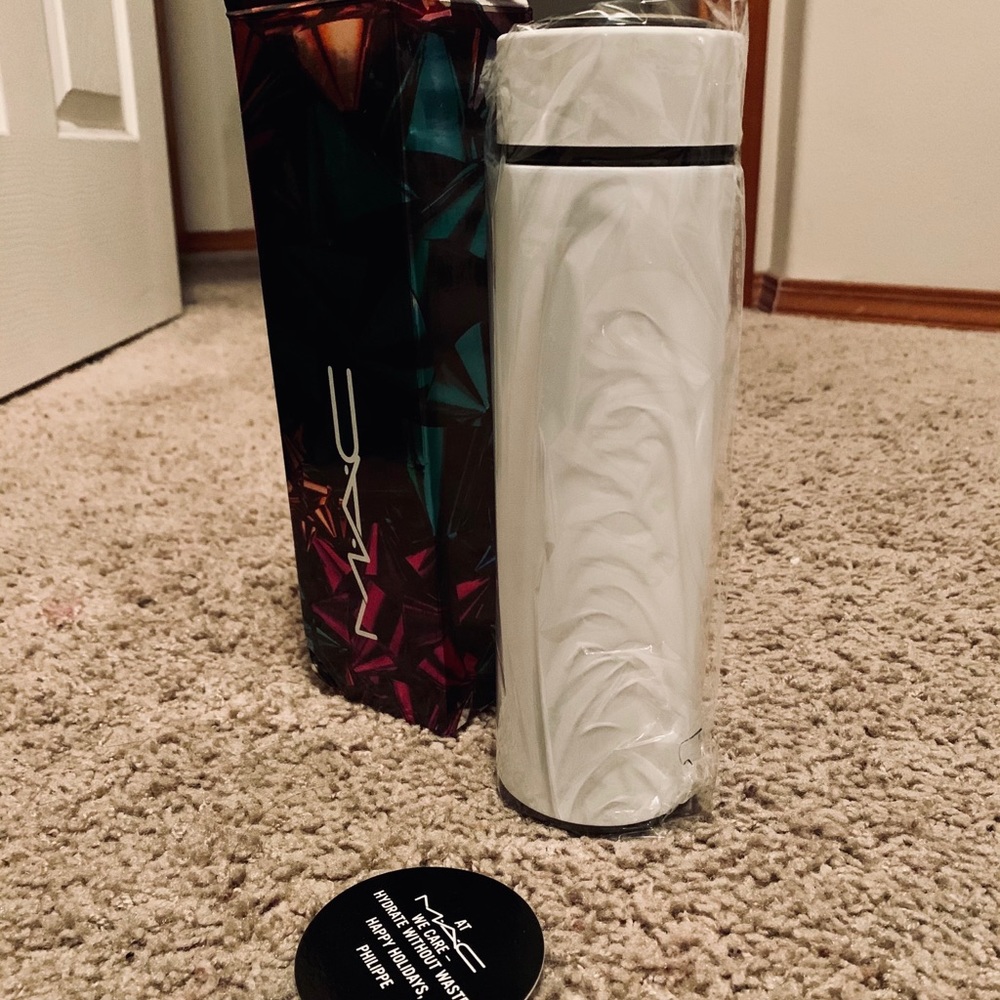 MAC employee thermoflask